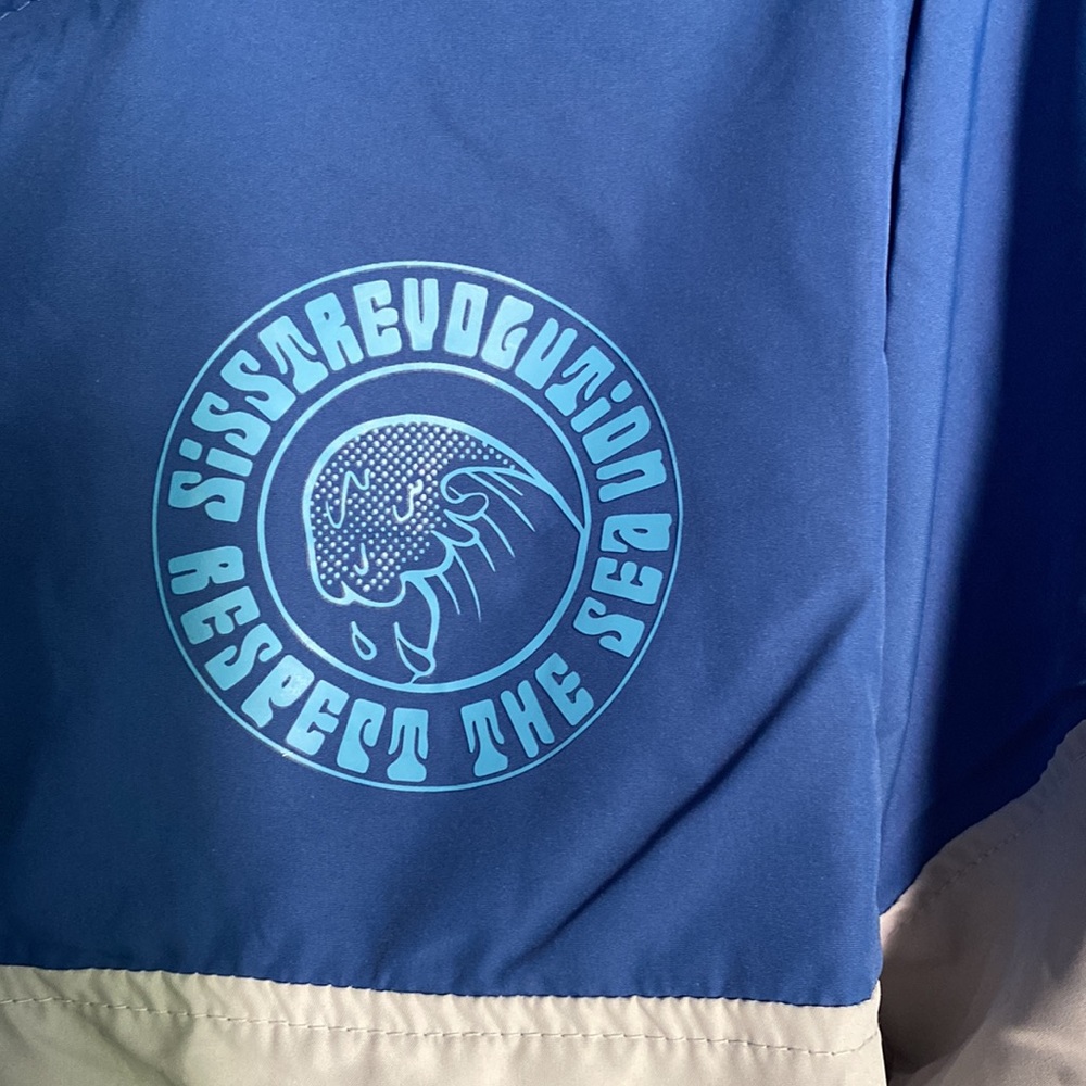 Windbreaker - Picture 3 of 6